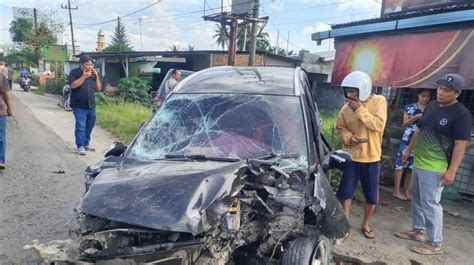 Mobil Tabrakan Dengan Motor Di Sumut 3 Orang Tewas