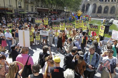 Nudity Masks And Color Protests For Pussy Riot