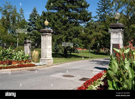 Saratoga Springs, NY - USA - 3 août 2022 Une vue horizontale l'entrée