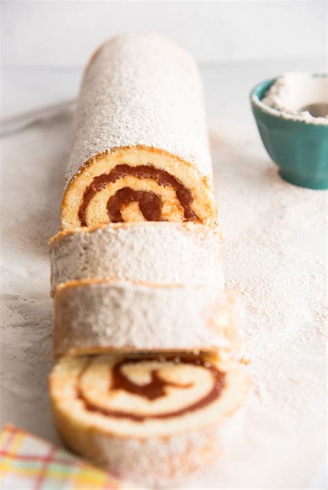 Brazo Gitano (Guava Jelly Roll Cake) Recipe