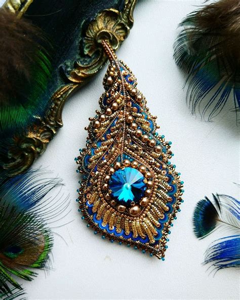 Брошь "Перо" с кристаллом Сваровски - купить или заказать в интернет ...