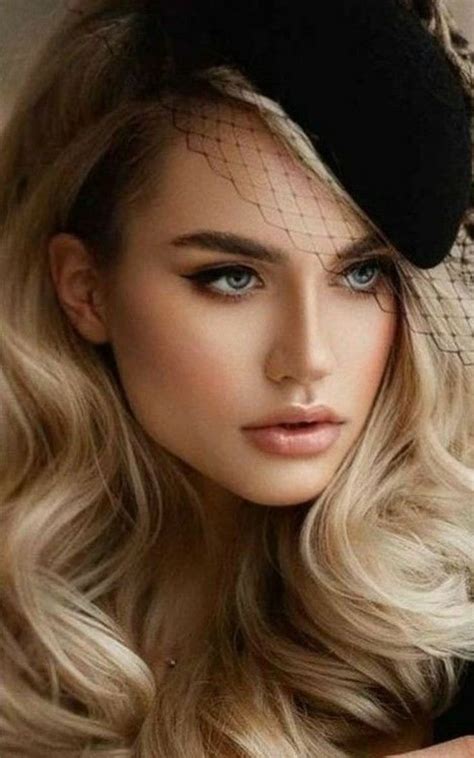 Mari menonton film panas Let s watch a hot movie Прически из распущенных волос Нестареющая