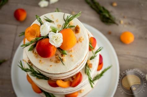 Naked Cake Aux Abricots Et Au Romarin Sucre D Orge Et Pain D Epices