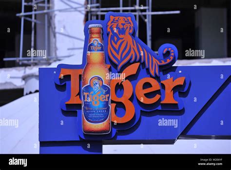 sunlit Tiger Beer logo, Phnom Penh, Cambodia. credit: Kraig Lieb Stock Photo - Alamy