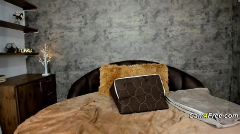 Latina De Culo Gordo Cabalgando Con Su Muñeca Sexual Lina Paige