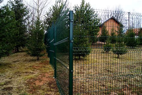 Сетка для забора металлическая в пластике