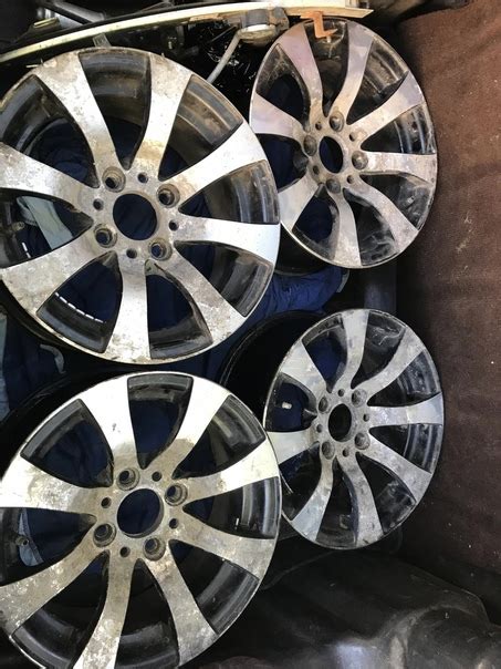 Продам литые диски радиус 13 лежали в гараже не знаю кривые или нет ...