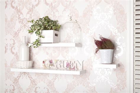 Настенные полки в интерьере кухни - 30 фото