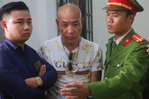 Hàng trăm hot girl giang hồ mạng học sinh đến xem xử Khá Bảnh Báo Người lao động