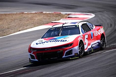 Bet Larson To Stay Hot Take Checkered Flag At Iowa Corn