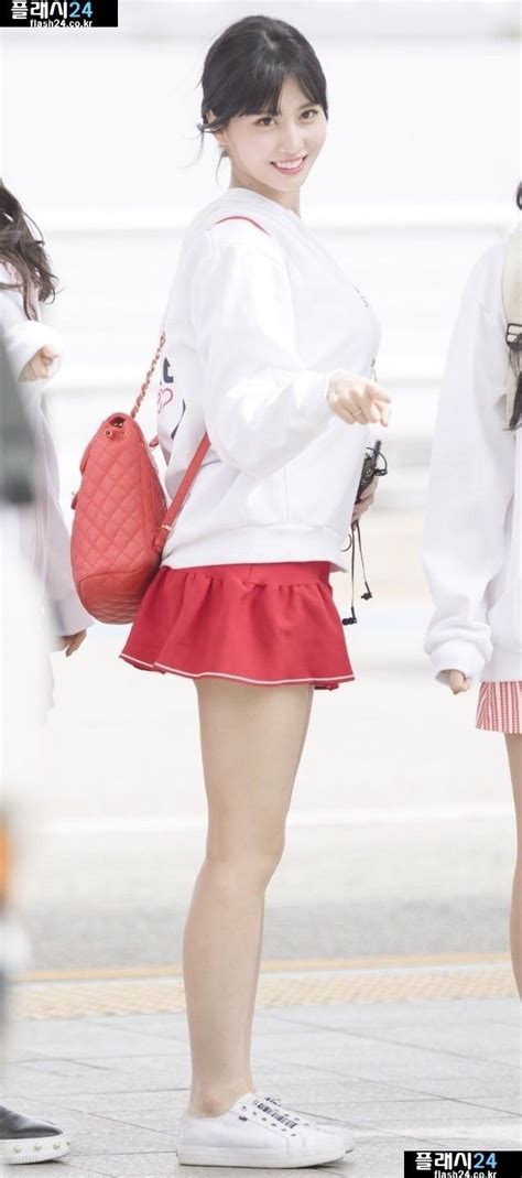트와이스 모모 움짤 화보 사진 Twice 의 댄싱모신 모모링 모구리 Beautiful Asian Girls Kpop