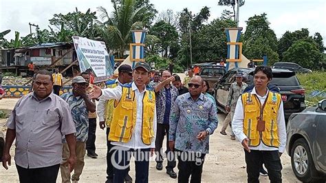 Pj Wali Kota Septinus Lobat Resmikan Tpa Sampah Sorong Makbon Dukung