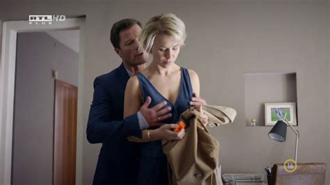 Naked J Lia Ubrankovics In Valotarsak