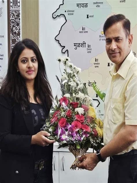 कौन हैं पुणे कलेक्टर सुहास जिनकी वजह से Ias पूजा खेडकर का सच आया सामने Ias Trainee Ias Officer