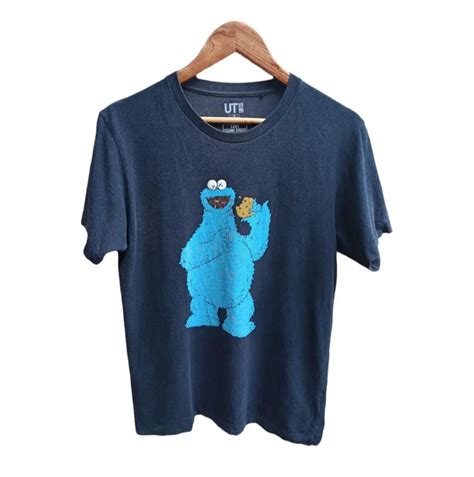 Vintage Uniqlo Kaws Sesame Street Cookie Monster Tee Men S Fashion