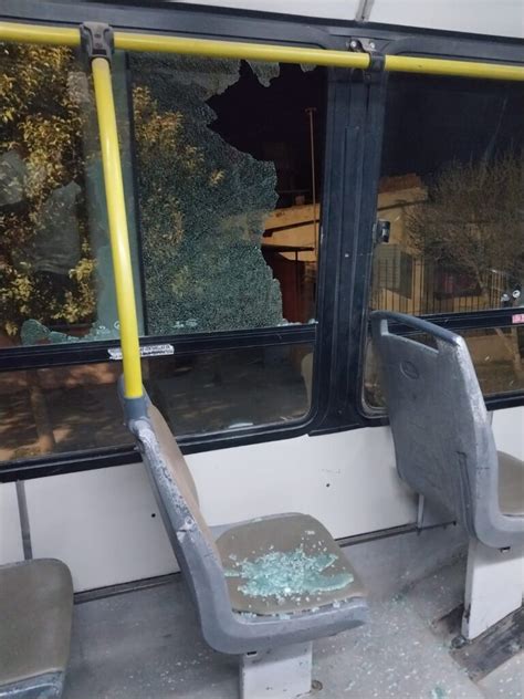 Otra Vez Atacaron A Piedrazos A Un Colectivo De R O Bus El Ojo Web