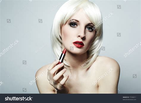 Portrait Nude Elegant Woman Blonde Hair Foto De Stock 77336011 Shutterstock