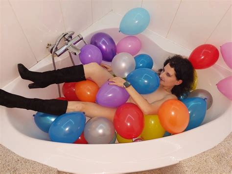 Attention Looners And Balloon Friends Now It S Getting Hot Webcam Webcam Porn Xhamster