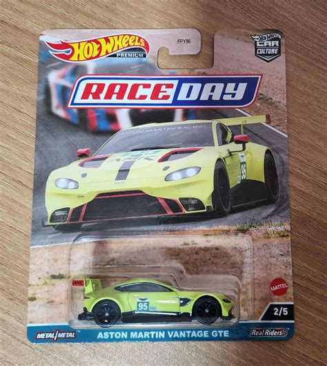 Hot Wheels Premium Car Culture Race Day Aston Martin Vantage GTE