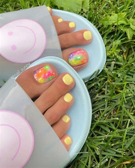 40 Trendy Pedicure Designs 2022 Flower Pastel Yellow Pedicure Artofit