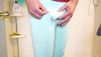 Tío tiene una polla dura en pantimedias muestra pre semen versión sin pis XVIDEOS