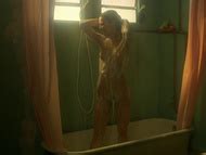 Naked Lídia Brondi in O Beijo No Asfalto