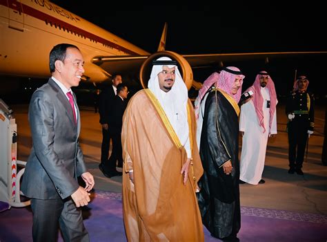 Foto Presiden Jokowi Tiba Di Riyadh Untuk Hadiri Ktt Luar Biasa Oki