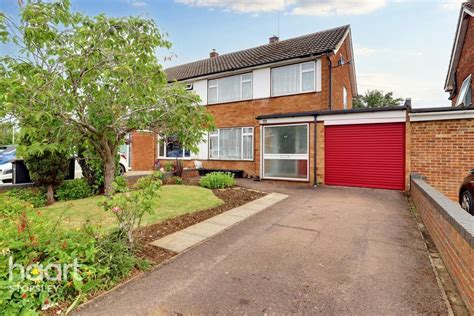 Langford Drive Stopsley 3 Bed Semi Detached House For Sale £350 000