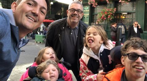 Un Couple Gay Adopte Quatre Enfants Porteurs De Handicap Nous Ne Pourrions Pas Tre Plus