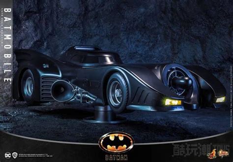 Hot Toys MMS694 蝙蝠侠 1989 蝙蝠车1 6比例载具多处可发光滑动式驾驶舱顶盖再现 酷玩潮CHAO
