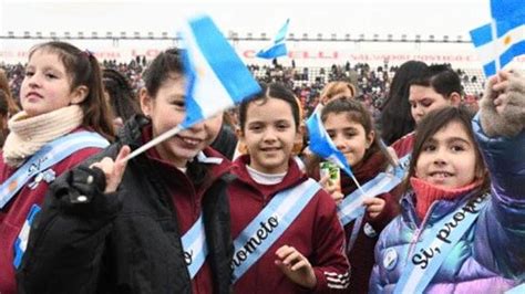 M S De Cuatro Mil Estudiantes Prometieron Fidelidad A La Bandera