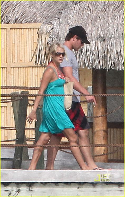 Carrie Underwood Bikini Honeymoon Pics Photo Bikini Carrie Underwood Mike Fisher