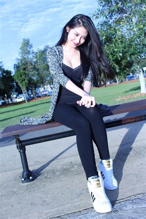 Diva Hồng Nhung tự tin khoe dáng với bikini ở tuổi