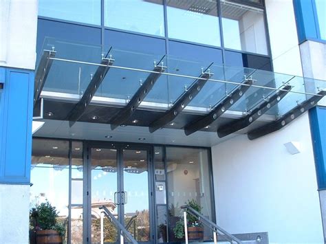 Modern Canopy Entrance Design