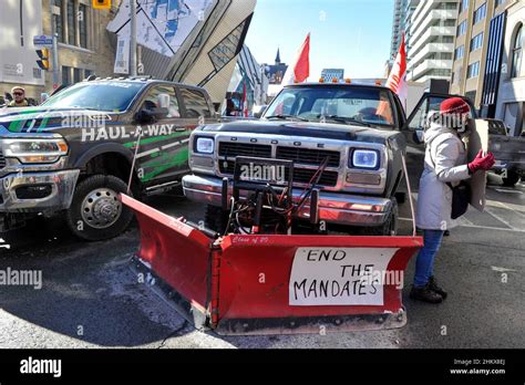 5 Février 2022toronto Canadades Camions De Convoi Tentent Dentrer