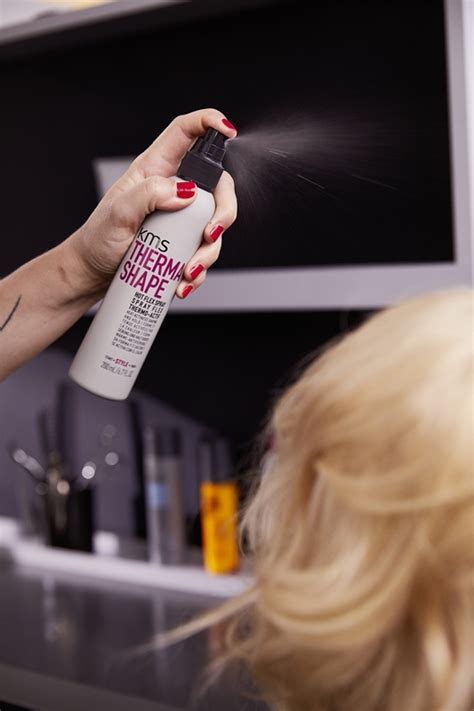 KMS Thermashape Hot Flex Spray spray cheveux pour protéger les cheveux contre la chaleur notino be