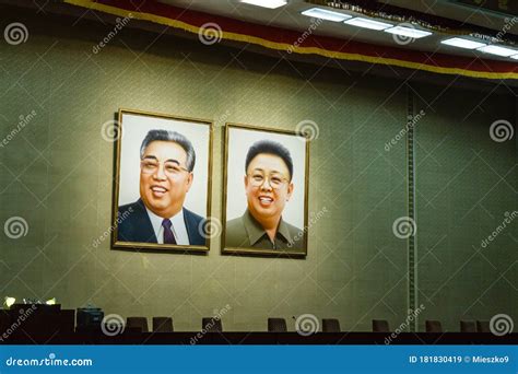 Retratos De Kim Il Sung Y Kim Jong Il Imagen De Archivo Editorial