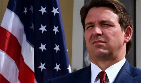 Ron DeSantis presenta proyecto para impedir vacunación contra la covid