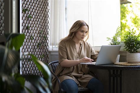 How to manage remote teams effectively