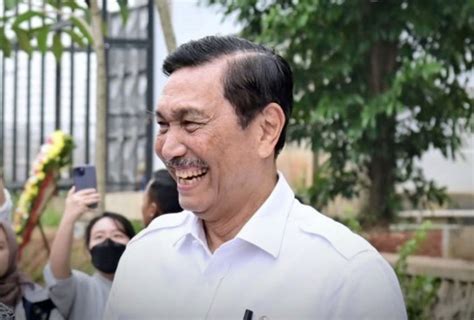 Luhut Mengenang Momen Saat Dirinya Ditunjuk Jokowi Buat Selesaikan LRT