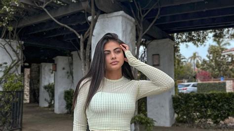 Sara Orrego posó en un diminuto bikini y dejó con la boca abierta a más de uno