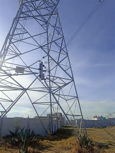 Hombre decide quitarse la vida en torre de alta tensión en Xonacatepec