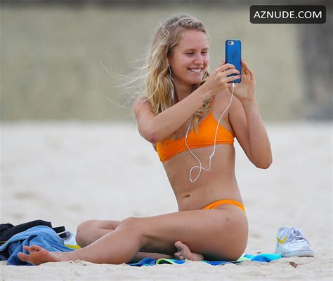Sailor Brinkley Sunbathing In Her Bright Orange Bikini At Bondi Beach In Sydney Aznude