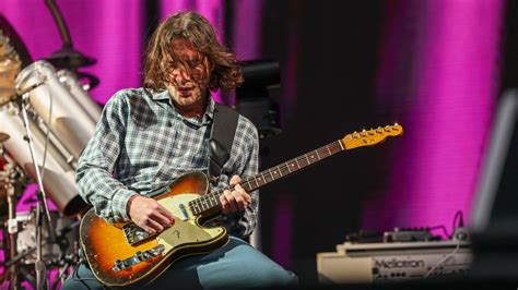 John Frusciantes Gigantic New Red Hot Chili Peppers Pedalboard Guitar World