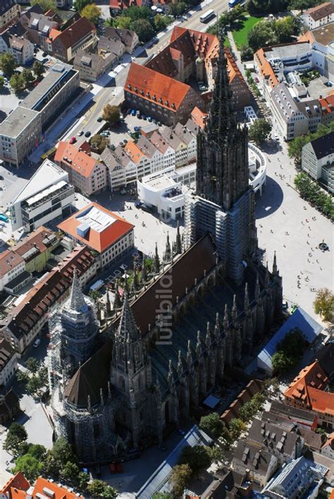 Ulm von oben - Kathedrale Ulmer Münster am Münsterplatz in Ulm im ...