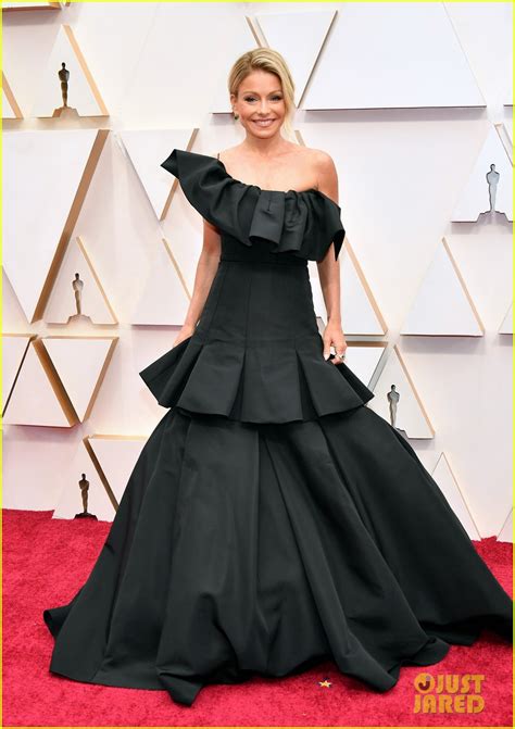 Kelly Ripa And Mark Consuelos Are One Hot Couple At Oscars 2020 Photo