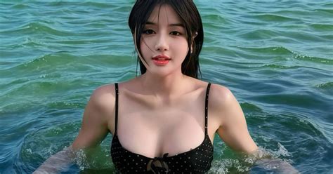 Diện bikini khoe dáng nuột hot girl Nhung Lora khiến fan nam chỉ muốn trầm mình dưới sức hút