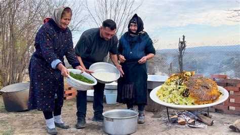 LA VIEJA ABUELA CAUCÁSICA COCINA EL MEJOR PILAF Plov DEL PUEBLO