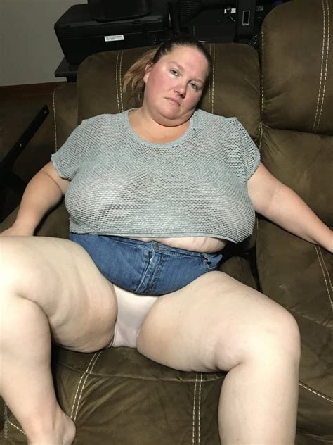 Erotic Huge Tits Nipples Poking Through Shirt Bbw Braless Non Nude XXX