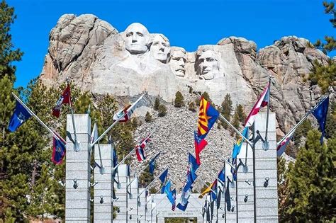 visit mount rushmore    nearby itinerary